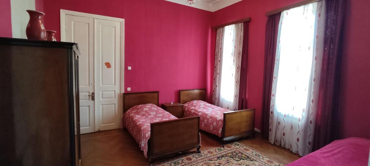 Guest House Tall Rooms Zugdidi Exterior foto