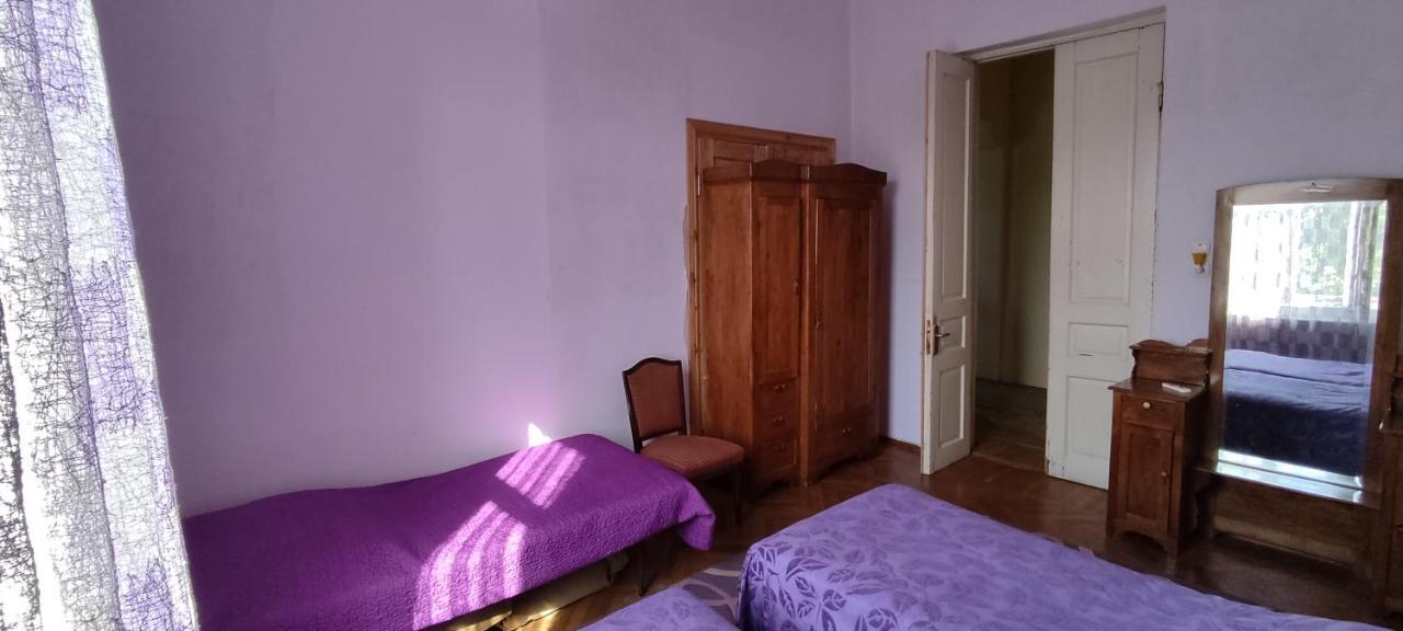 Guest House Tall Rooms Zugdidi Exterior foto
