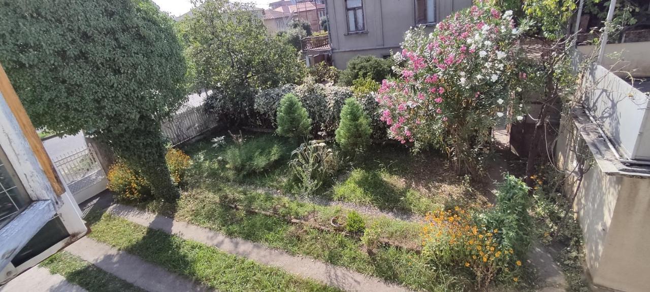 Guest House Tall Rooms Zugdidi Exterior foto