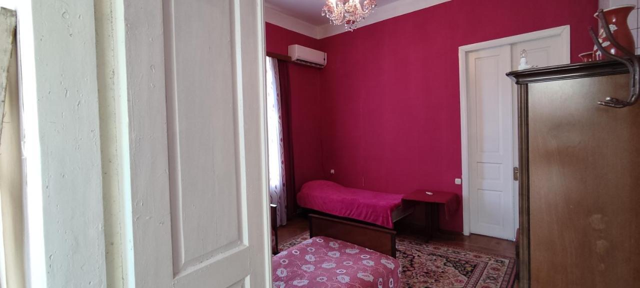 Guest House Tall Rooms Zugdidi Exterior foto
