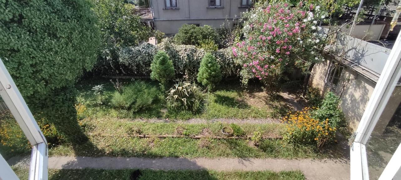 Guest House Tall Rooms Zugdidi Exterior foto