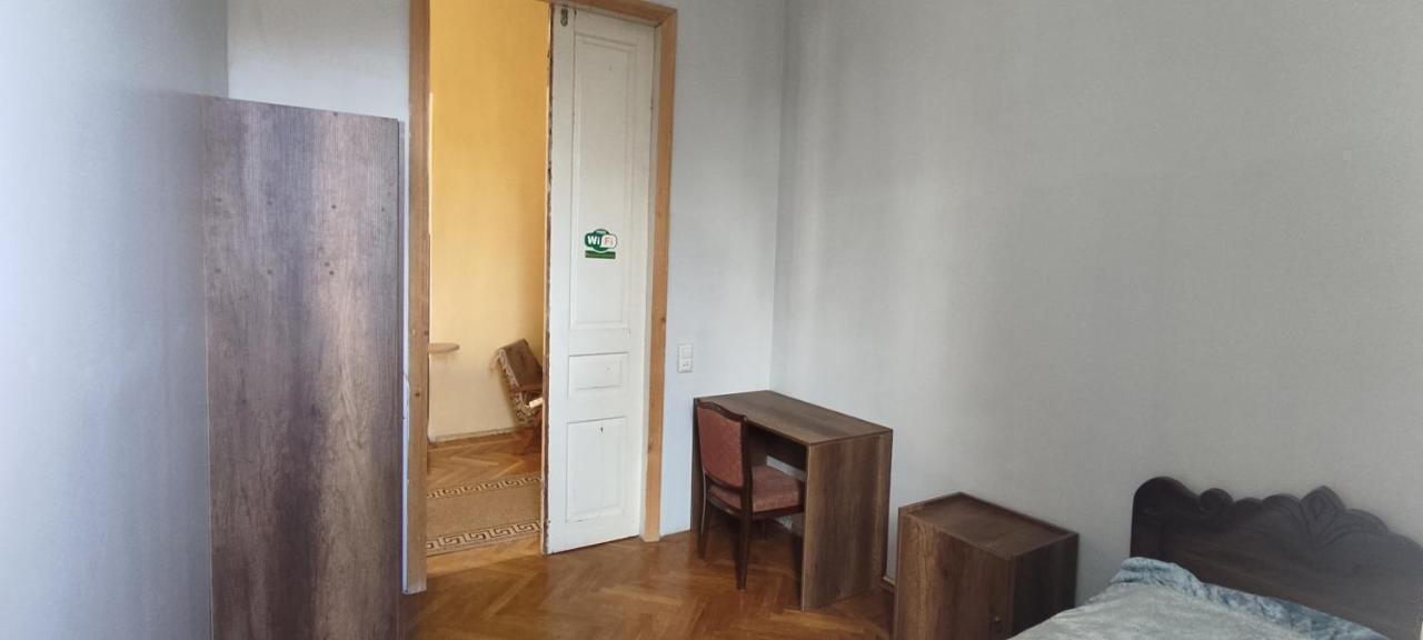 Guest House Tall Rooms Zugdidi Exterior foto