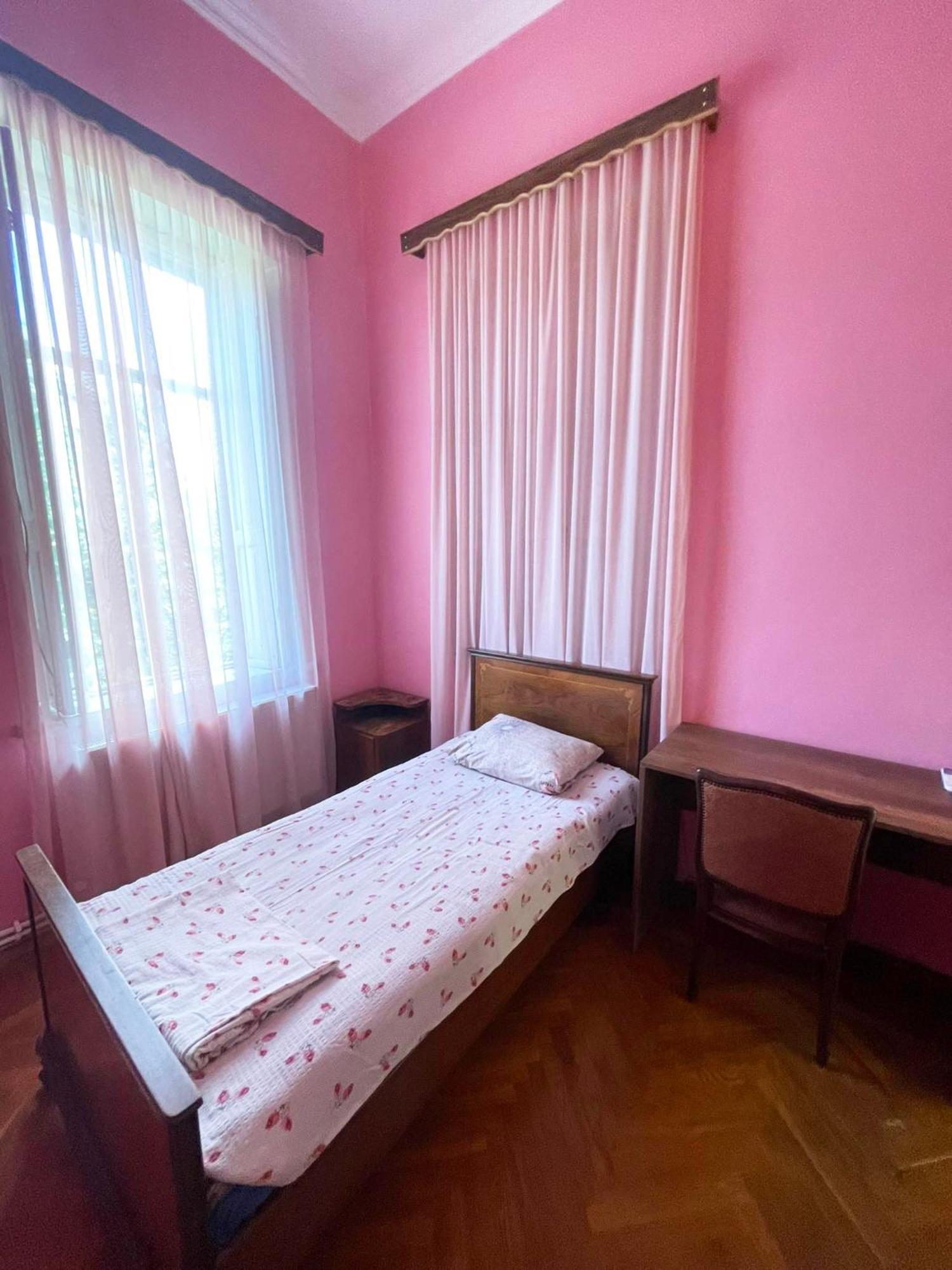 Guest House Tall Rooms Zugdidi Exterior foto